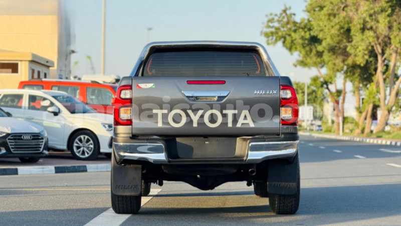 Big with watermark toyota hilux clarendon import dubai 5662