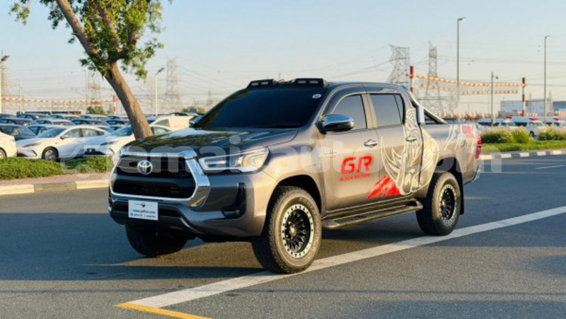 Big with watermark toyota hilux clarendon import dubai 5662