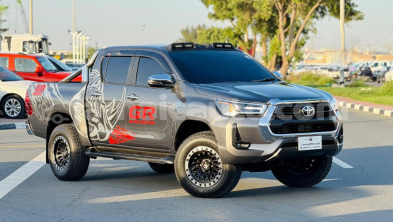 Big with watermark toyota hilux clarendon import dubai 5662