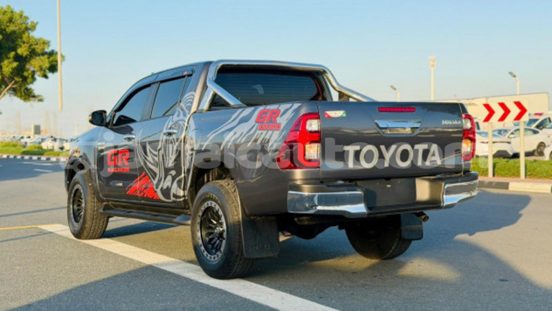 Big with watermark toyota hilux clarendon import dubai 5662