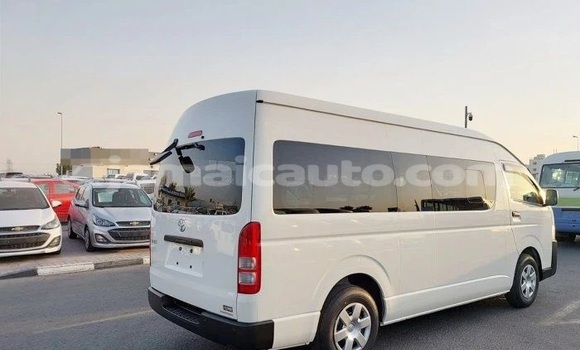 Acheter Occasion Voiture Toyota Hiace Blanc à Kingston, Kingston Acheter Occasion Voiture Toyota Hiace Blanc à Kingston, Kingston