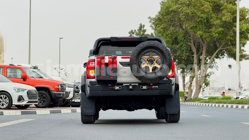 Big with watermark toyota hilux clarendon import dubai 5670