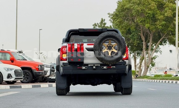 Buy Used Toyota Hilux Silver Car in Import - Dubai in Clarendon Buy Used Toyota Hilux Silver Car in Import - Dubai in Clarendon