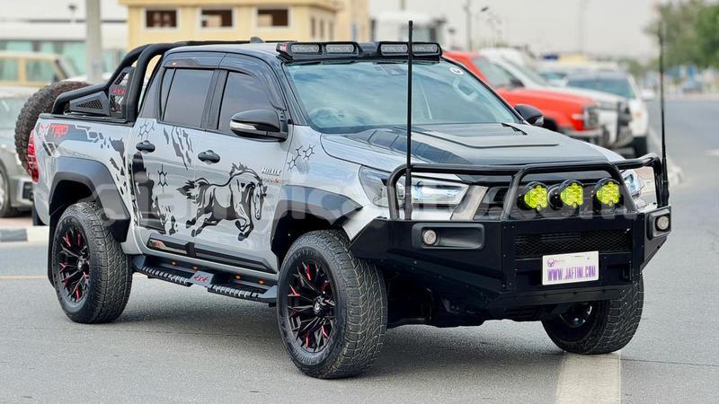 Big with watermark toyota hilux clarendon import dubai 5670