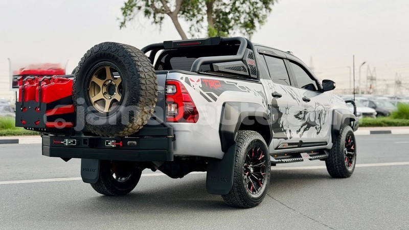 Big with watermark toyota hilux clarendon import dubai 5670