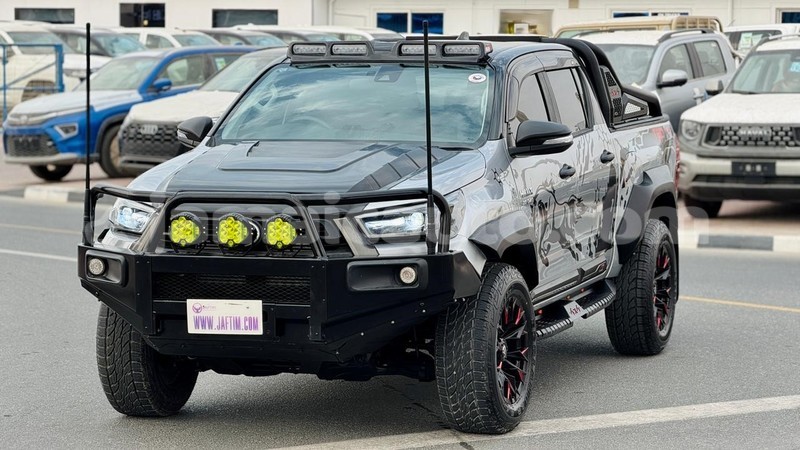 Big with watermark toyota hilux clarendon import dubai 5670