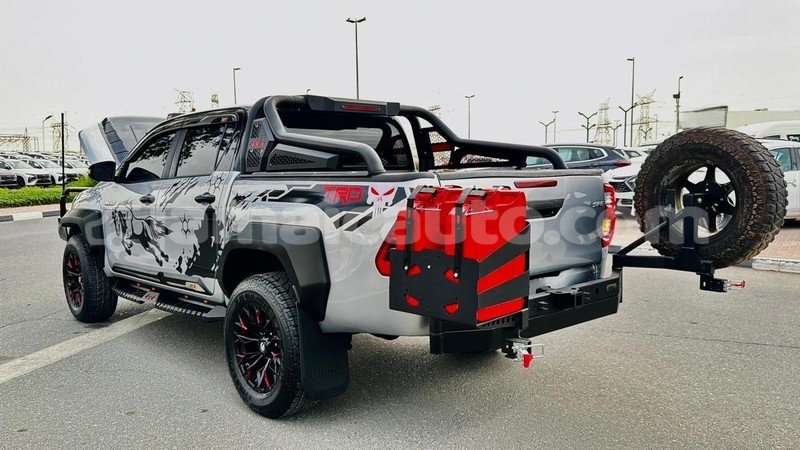 Big with watermark toyota hilux clarendon import dubai 5670