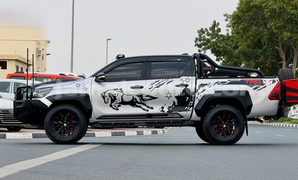 Buy Used Toyota Hilux Silver Car in Import - Dubai in Clarendon Buy Used Toyota Hilux Silver Car in Import - Dubai in Clarendon