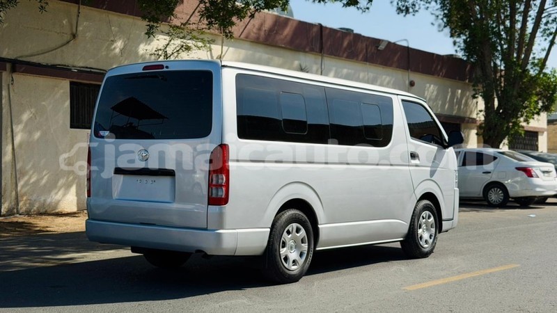 Big with watermark toyota hiace clarendon import dubai 5671