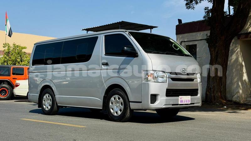 Big with watermark toyota hiace clarendon import dubai 5671
