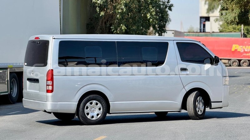 Big with watermark toyota hiace clarendon import dubai 5671