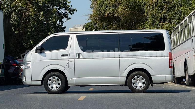 Big with watermark toyota hiace clarendon import dubai 5671