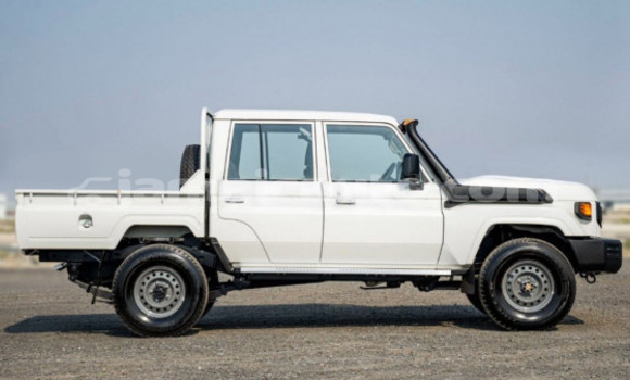 Acheter Occasion Voiture Toyota Land Cruiser Blanc à Kingston, Kingston Acheter Occasion Voiture Toyota Land Cruiser Blanc à Kingston, Kingston