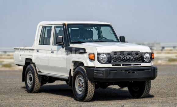 Acheter Occasion Voiture Toyota Land Cruiser Blanc à Kingston, Kingston Acheter Occasion Voiture Toyota Land Cruiser Blanc à Kingston, Kingston