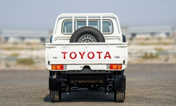 Acheter Occasion Voiture Toyota Land Cruiser Blanc à Kingston, Kingston Acheter Occasion Voiture Toyota Land Cruiser Blanc à Kingston, Kingston
