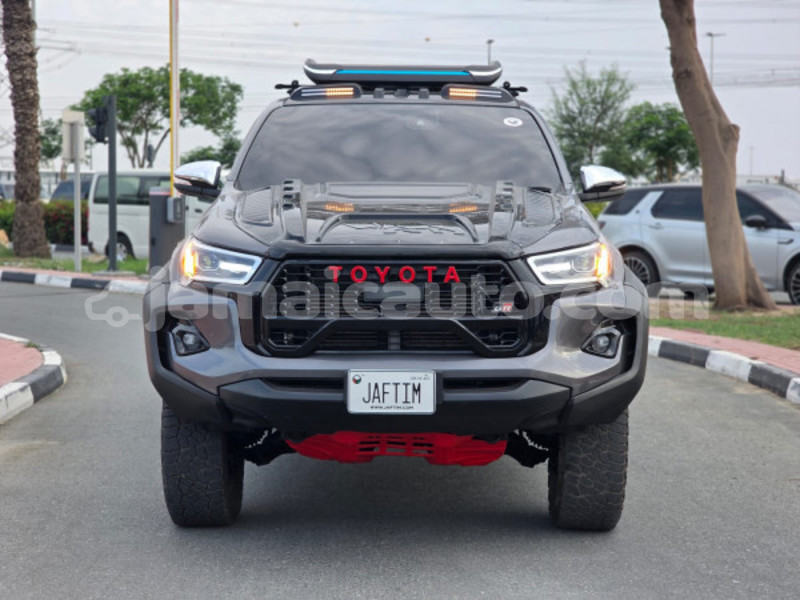 Big with watermark toyota hilux clarendon import dubai 5684