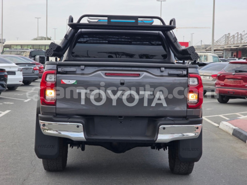 Big with watermark toyota hilux clarendon import dubai 5684