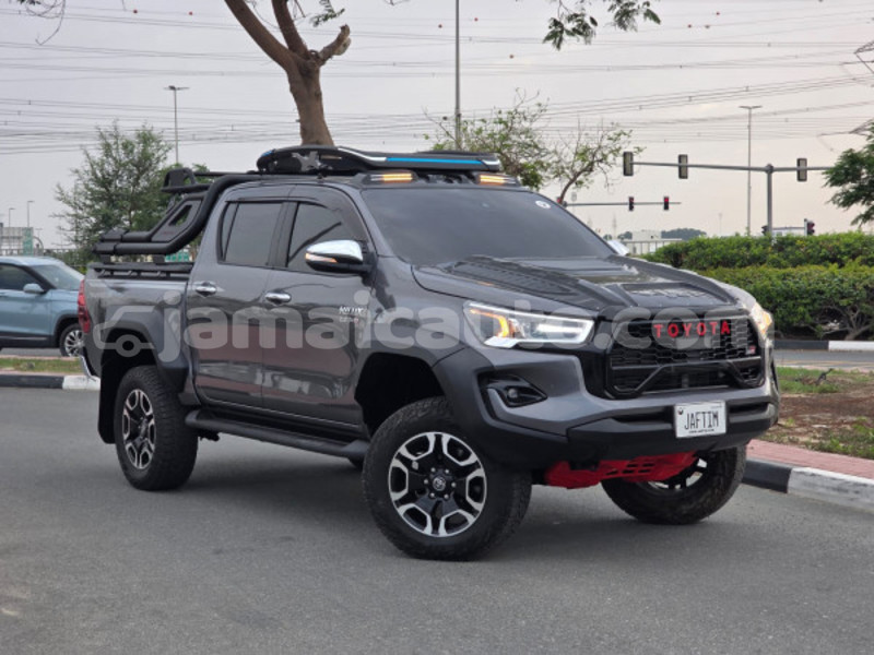Big with watermark toyota hilux clarendon import dubai 5684