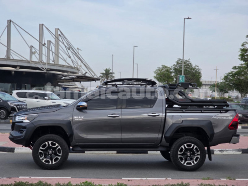 Big with watermark toyota hilux clarendon import dubai 5684