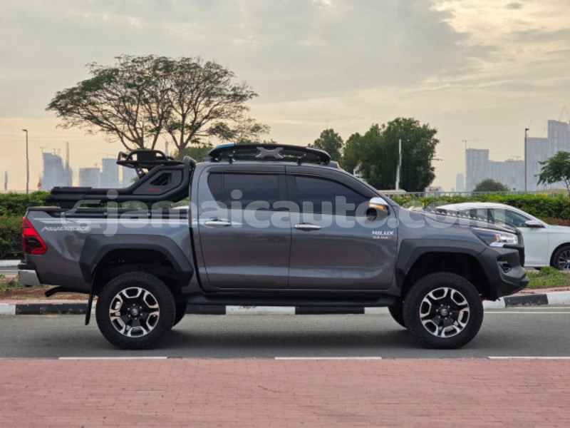 Big with watermark toyota hilux clarendon import dubai 5684