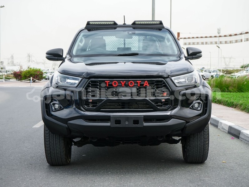 Big with watermark toyota hilux clarendon import dubai 5685