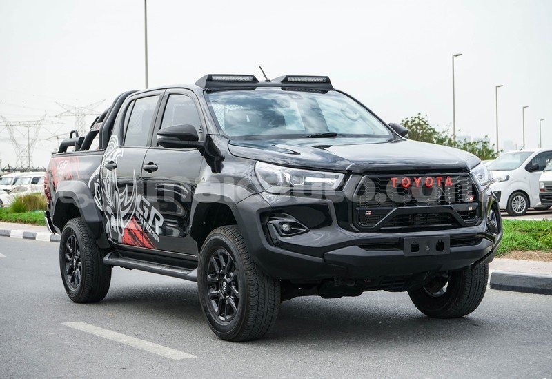 Big with watermark toyota hilux clarendon import dubai 5685