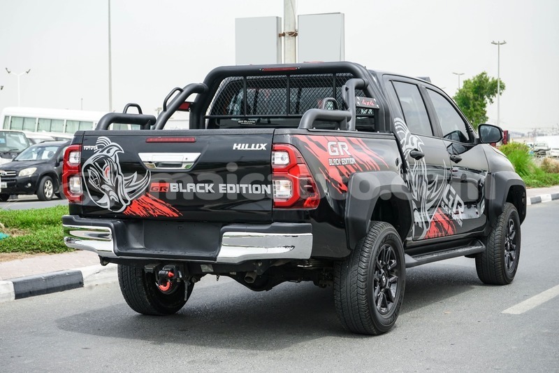 Big with watermark toyota hilux clarendon import dubai 5685