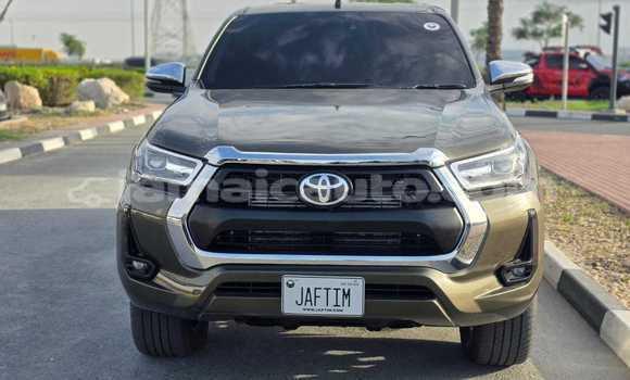 Buy Used Toyota Hilux Green Car in Import - Dubai in Clarendon