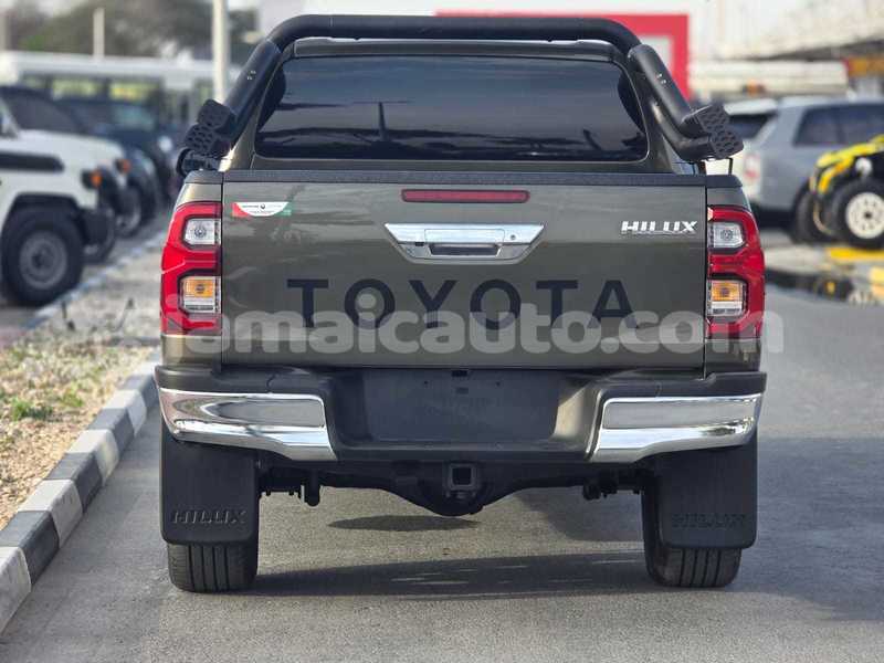Big with watermark toyota hilux clarendon import dubai 5687