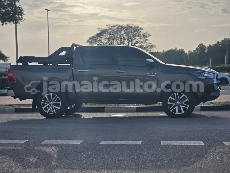 Big with watermark toyota hilux clarendon import dubai 5687