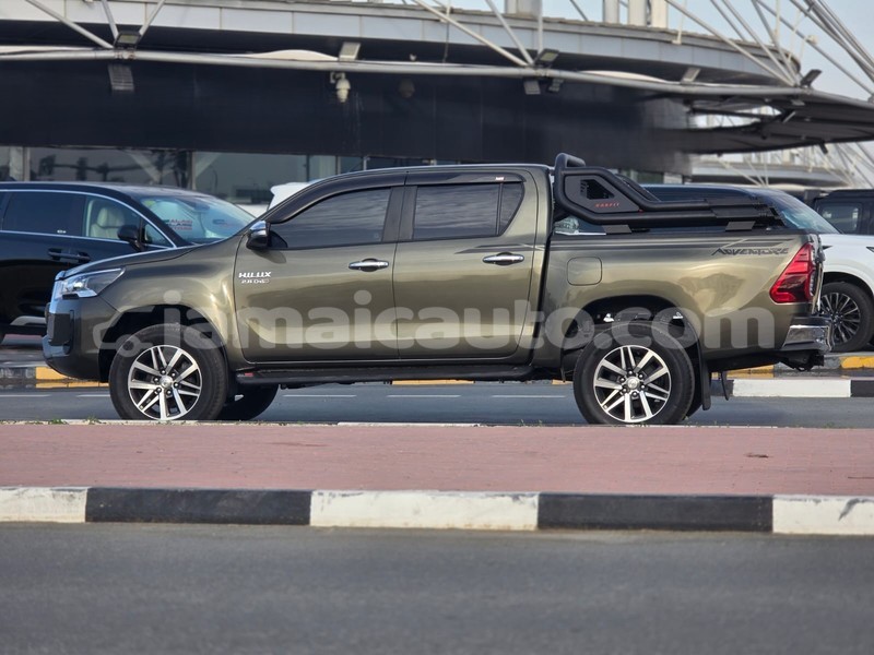 Big with watermark toyota hilux clarendon import dubai 5687