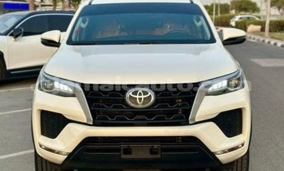 Buy Used Toyota Fortuner White Car in Kingston in Kingston Buy Used Toyota Fortuner White Car in Kingston in Kingston