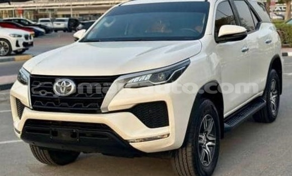 Buy Used Toyota Fortuner White Car in Kingston in Kingston Buy Used Toyota Fortuner White Car in Kingston in Kingston