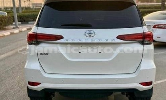 Buy Used Toyota Fortuner White Car in Kingston in Kingston Buy Used Toyota Fortuner White Car in Kingston in Kingston