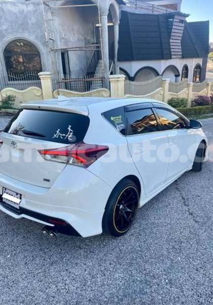 Big with watermark toyota auris clarendon import dubai 5701