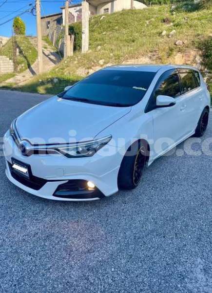Big with watermark toyota auris clarendon import dubai 5701