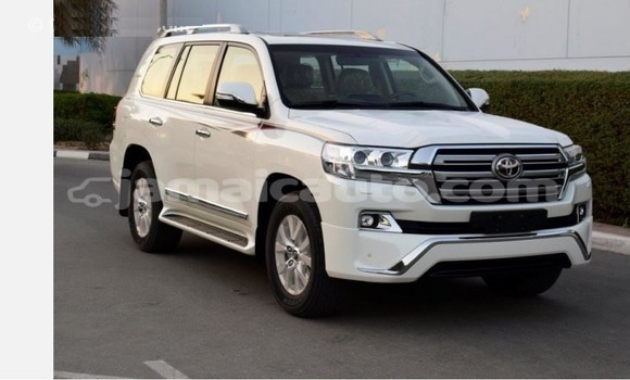 Buy Used Toyota Land Cruiser White Car in Kingston in Kingston