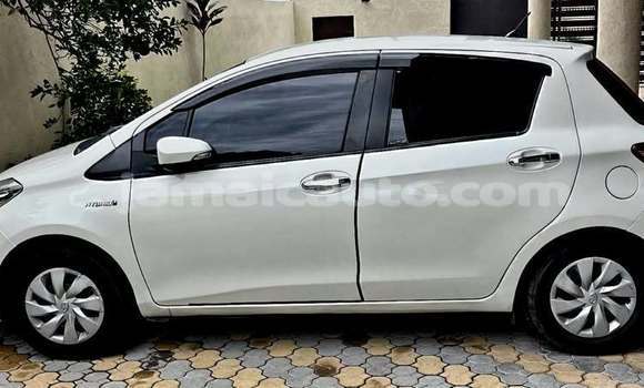 Buy Used Toyota Vitz White Car in Import - Dubai in Clarendon Buy Used Toyota Vitz White Car in Import - Dubai in Clarendon