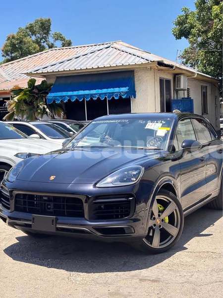 Big with watermark porsche cayenne clarendon may pen 5725