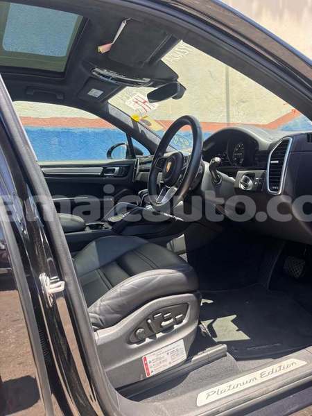 Big with watermark porsche cayenne clarendon may pen 5725