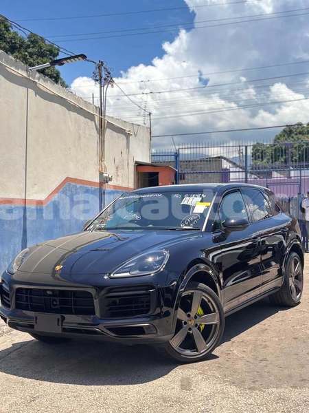 Big with watermark porsche cayenne clarendon may pen 5725
