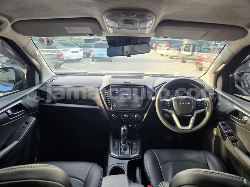 Big with watermark isuzu d max clarendon import dubai 5730