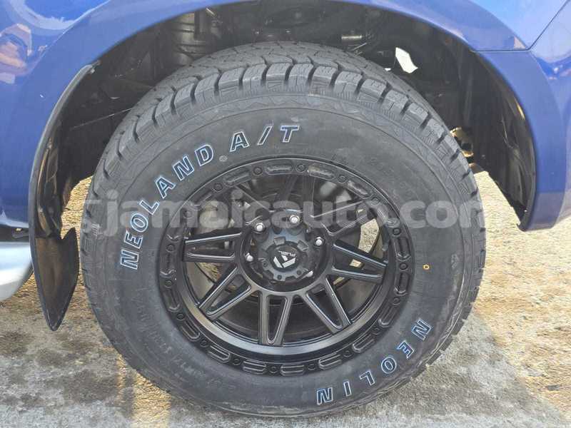 Big with watermark isuzu d max clarendon import dubai 5730