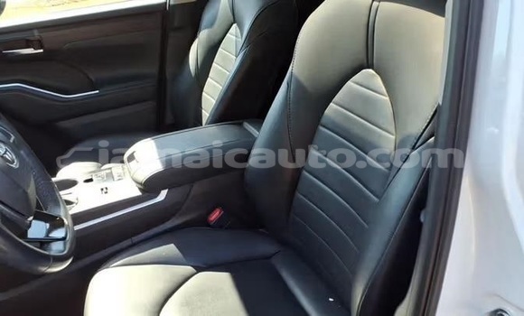 Buy Used Toyota Highlander White Car in Kingston in Kingston Buy Used Toyota Highlander White Car in Kingston in Kingston