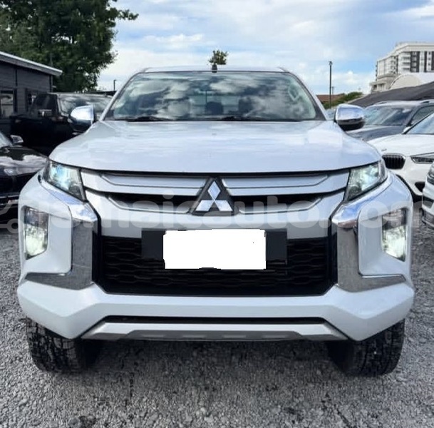Big with watermark mitsubishi l200 kingston kingston 5732