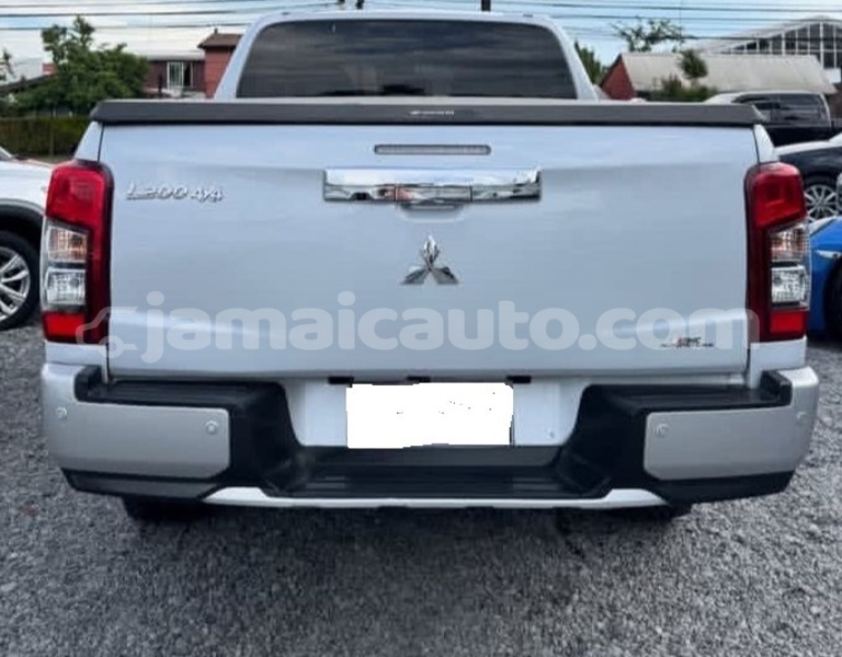 Big with watermark mitsubishi l200 kingston kingston 5732
