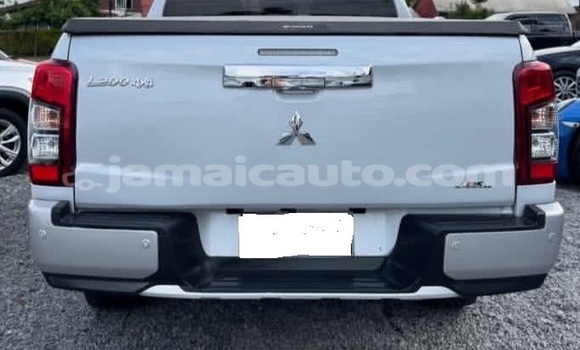 Buy Used Mitsubishi L200 White Car in Kingston in Kingston Buy Used Mitsubishi L200 White Car in Kingston in Kingston
