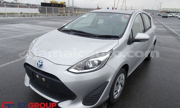 Buy Used Toyota Aqua Silver Car in Kingston in Kingston
