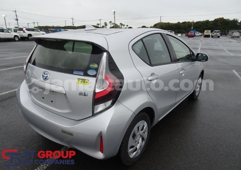 Big with watermark toyota aqua kingston kingston 5736