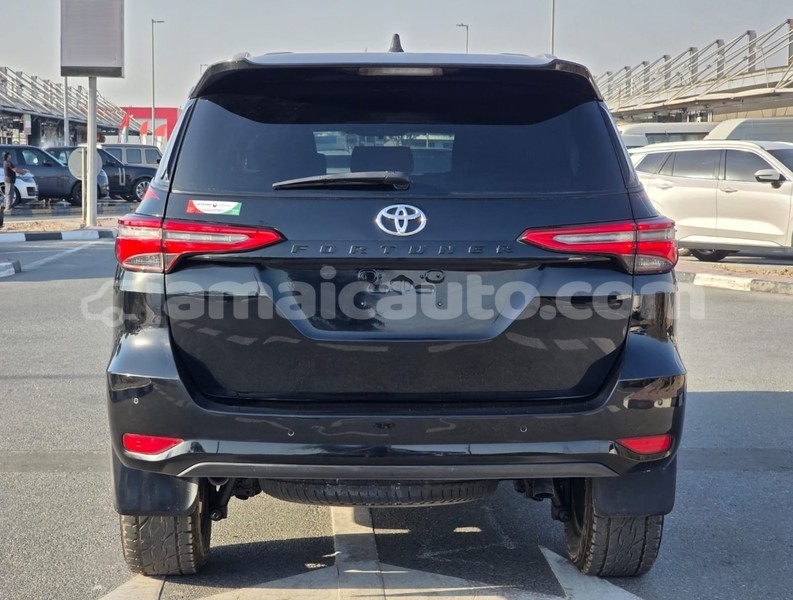 Big with watermark toyota fortuner clarendon import dubai 5737